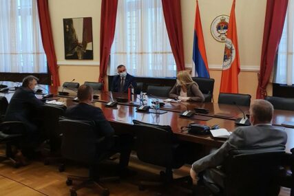 ZABRINUTI ZBOG SVE VIŠE ZARAŽENIH Zaključak sastanka Željke Cvijanović sa zvaničnicima Srpske