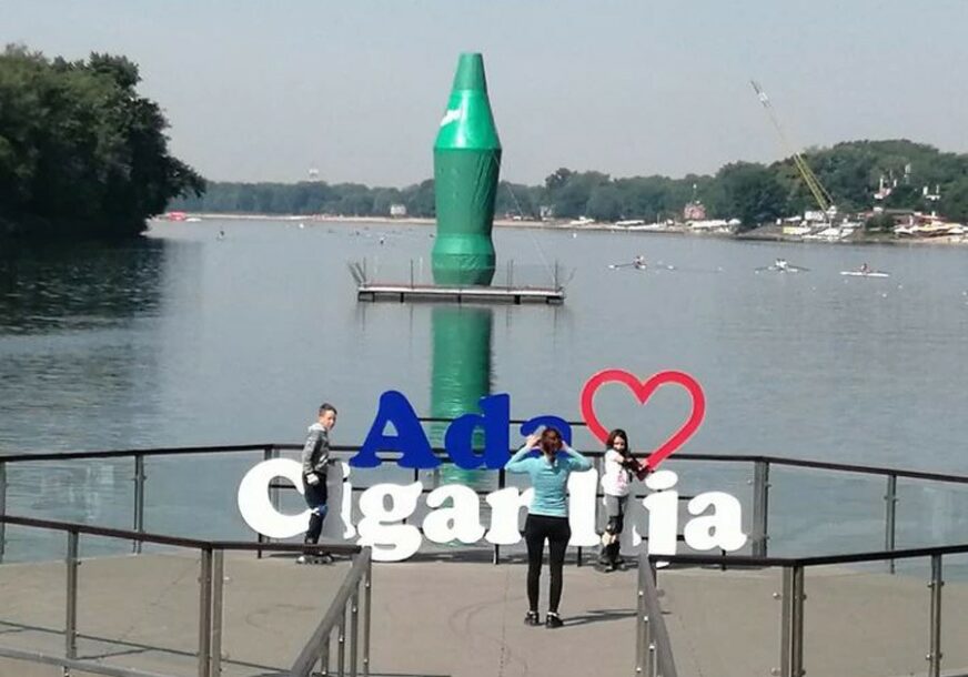 NA ADI CIGANLIJI VEĆ POČELO KUPANJE Ljeto je stiglo u Beograd (VIDEO)