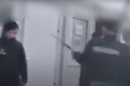 POLICIJSKA BRUTALNOST Objavljen video torture nad migrantima u Velikoj Kladuši