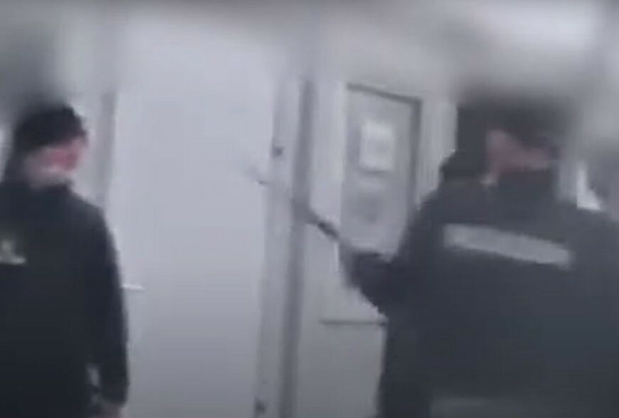 POLICIJSKA BRUTALNOST Objavljen video torture nad migrantima u Velikoj Kladuši