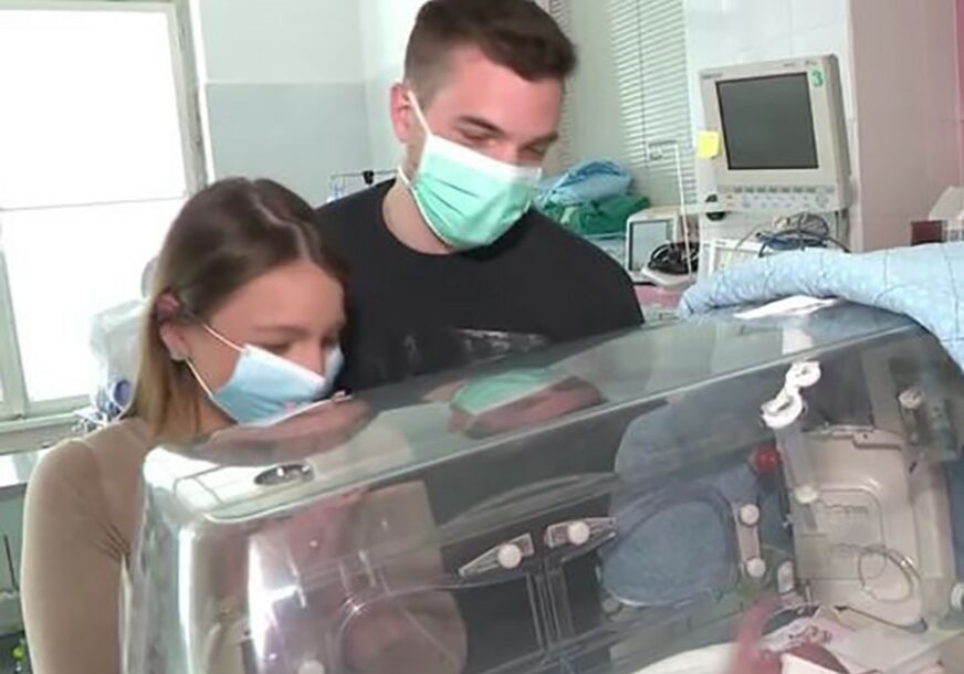 SUSRET KOJI TOPI I NAJTVRĐA SRCA Poslije mjesec i po dana vidjeli svoje bebe PRVI PUT U ŽIVOTU (VIDEO)