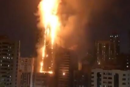 VELIKI POŽAR U EMIRATIMA Vatra zahvatila neboder od 45 spratova u Dubaiju