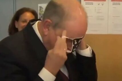 NOVALIĆ NIJE JEDINI Belgijski političar postao hit na internetu zbog zaštitne maske (VIDEO)
