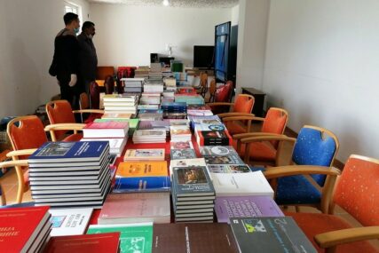 Seoska biblioteka u Lužanima kod Gradiške: Više od hiljadu knjiga dobili na poklon