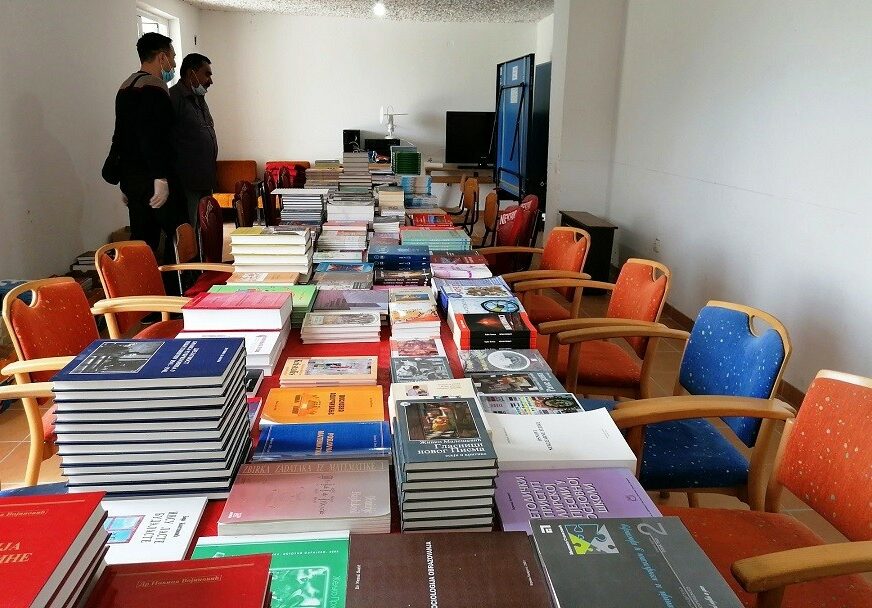 Seoska biblioteka u Lužanima kod Gradiške: Više od hiljadu knjiga dobili na poklon