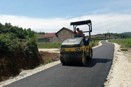 GRAĐEVINSKA SEZONA U NOVOM GRADU Asfaltirana dionica prema izbjegličkom naselju