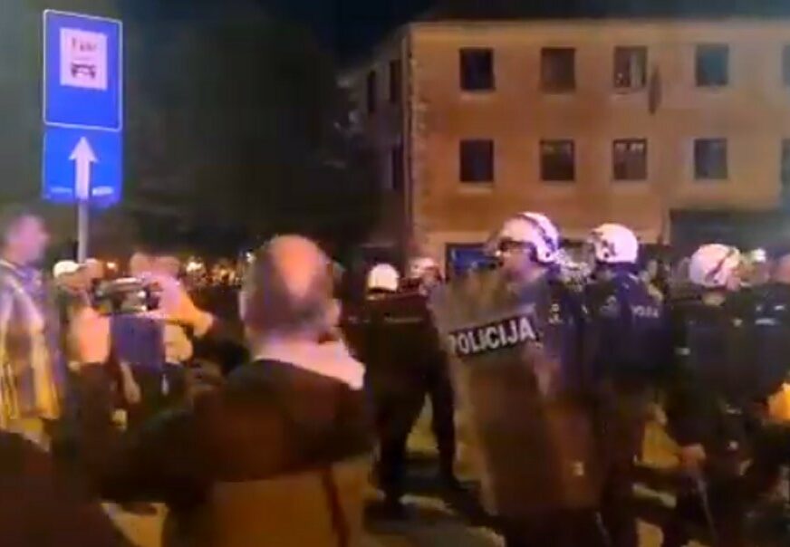 SUKOBI U NIKŠIĆU Policija bacala suzavac, građani im dovikuju "ustaše" (VIDEO)