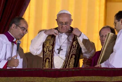 POMOLIO SE ZA POMIRENJE Papa Franjo poručio da niko ne smije da zatvara oči pred rasizmom