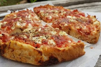 OSTALO VAM JE STAROG HLJEBA? Za 15 minuta na stolu ćete imati UKUSNU PICU