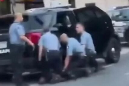NOVI SNIMAK NASILJA ZAPALIO AMERIKU Tri policajaca klečala na Flojdu iako su vidjeli da NE DIŠE (VIDEO)