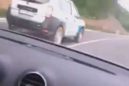 OPASNO PRETICANJE Vožnja policijskog automobila izazvala BURU REAKCIJA (VIDEO)