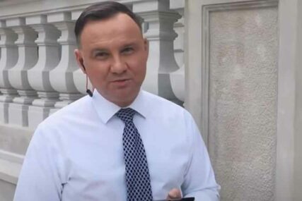 NEOBIČAN IZAZOV Predsjednik Poljske snimio REP PJESMU kako bi pomogao medicinarima (VIDEO)