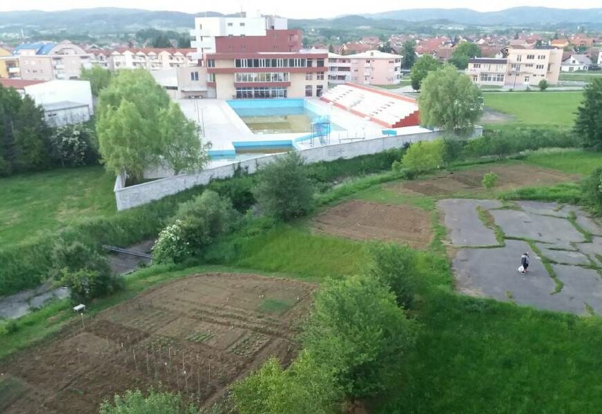 LOKALNA VLAST SE SMILOVALA U Prijedoru ponovo dozvoljeno SIJANJE BAŠTE pored rijeke