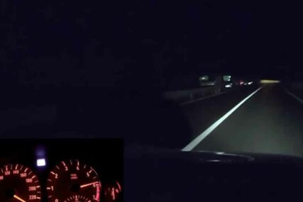 SUMANUTA AVANTURA PO MRKLOM MRAKU Jurio BMW 240 kilometra na sat, pa objavio video snimak