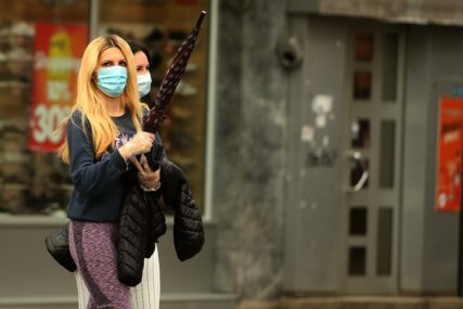 VIRUS NIJE NESTAO Svjetska zdravstvena organizacija preporučuje da se maske NOSE U JAVNOSTI
