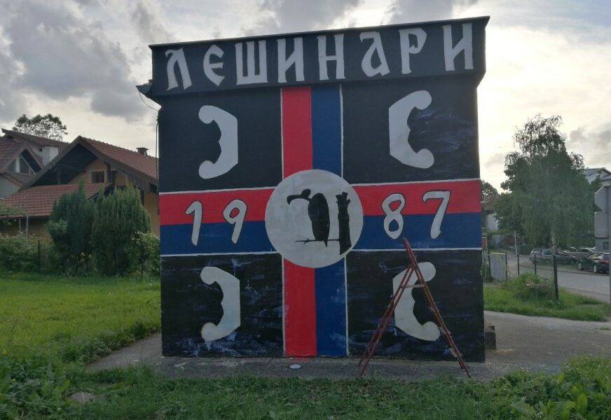 (FOTO) PRAVO U "BORAC" Automobilom se zabio u zid, objekat se urušio od jačine udara