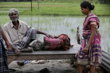 STRADALE 102 OSOBE Ciklon nanio veliku štetu Indiji i Bangladešu, stanovništvo gladuje