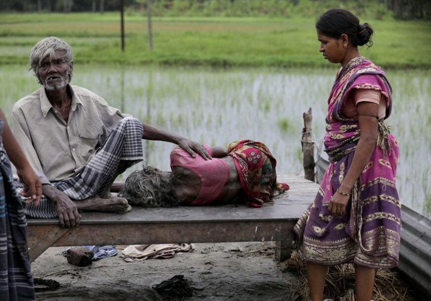STRADALE 102 OSOBE Ciklon nanio veliku štetu Indiji i Bangladešu, stanovništvo gladuje