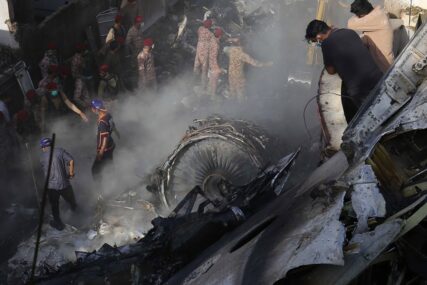 PORODICAMA ŽRTAVA BIĆE ISPLAĆENA ODŠTETA U padu aviona u Pakistanu stradalo 97 ljudi
