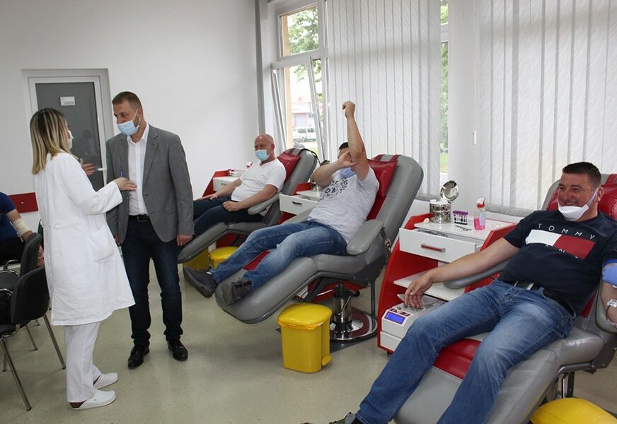 MAJEVIČANI DARIVALI KRV Zdravstveni radnici i mještani u humanoj akciji