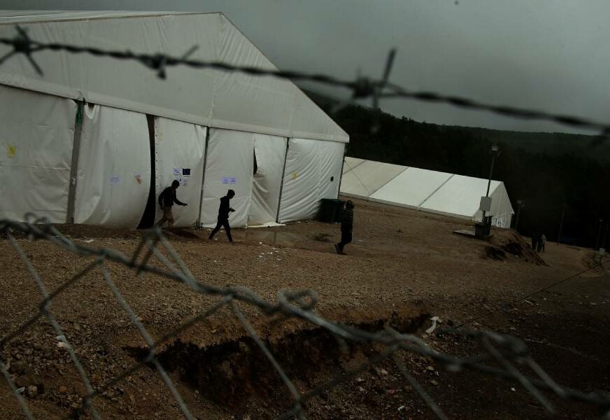 ZATVARA SE "BIRA" Preostali migranti prelaze u kamp "Lipa"