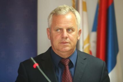 "To je politički obračun" Muškarac kod Prnjavora pucao na poslanika Miladina Stanića, policija ga uhapsila