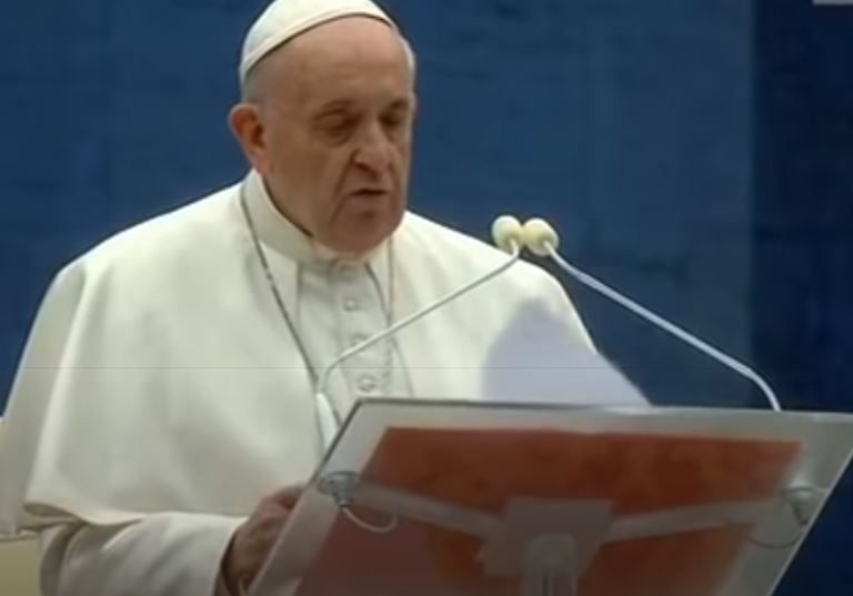 "MOLIM ZA MIR, VJERUJEM U KREATIVNI SKLAD" Potresna poruka pape Franje u Srebrenici