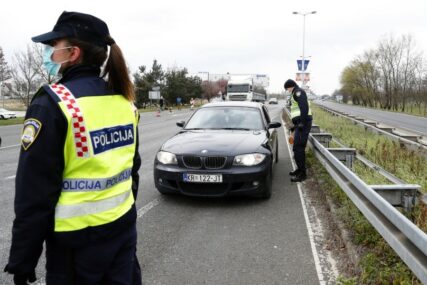 POLICIJA IMALA PUNE RUKE POSLA Probio rampu na hrvatskoj granici pa nastavio da ruši barijere