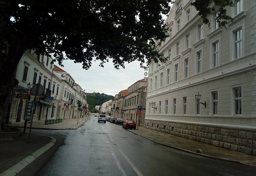PRAZAN GRAD NA ĐURĐEVDAN Produženi policijski čas opustio i ulice Trebinja (FOTO)