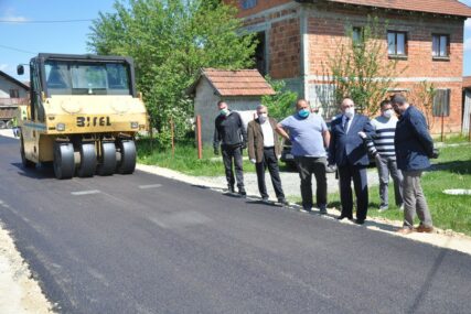 ULOŽENO PRIBLIŽNO 66.500 KM Asfaltirani putevi u Janjića naselju kod Prijedora