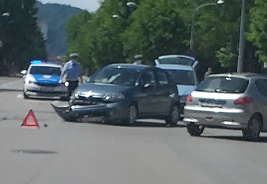 UDES U BANJALUCI Sudar tri automobila kod zgrade Vlade RS