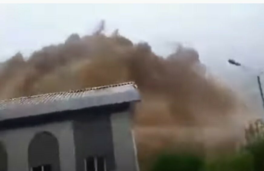 APOKALIPTIČNI SNIMCI IZ KAZAHSTANA Oko 22.000 ljudi evakuisano zbog provale brane (VIDEO)