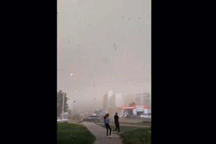 NALETI VJETRA NOSILI KROVOVE Snažan uragan u centralnom dijelu Rusije, IMA ŽRTAVA (VIDEO)