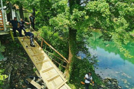 "VRBAS PONOVO PITAK" Zajedno izgradili pristanište za rafting čamce