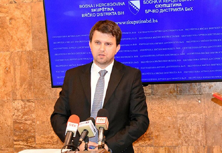 Zahtjev podnijelo 7 poslanika: Smijenjen Esed Kadrić, gradonačelnik Brčkog