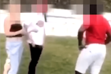 “KLEKNI I POLJUBI NAM CIPELE” Rasistički ispad tinejdžera, uhapšeni mladić i devojka (VIDEO)