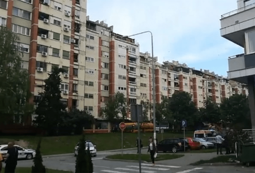 SREĆNO OKONČANA DRAMA Pregovarački tim odgovorio ženu (40) od skoka sa zgrade