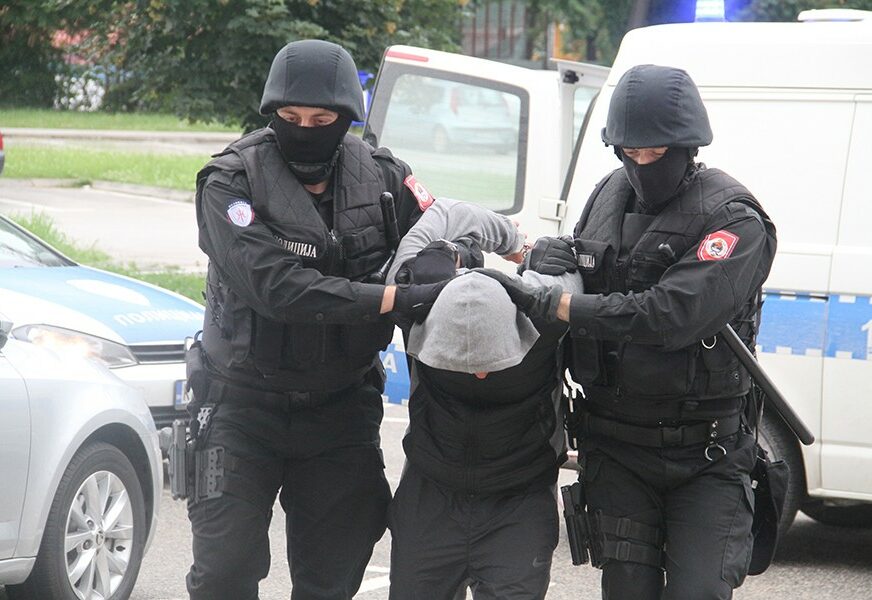 AKCIJA “FENIX” Policija pretresa 23 LOKACIJE u Sarajevu i Istočnom Sarajevu