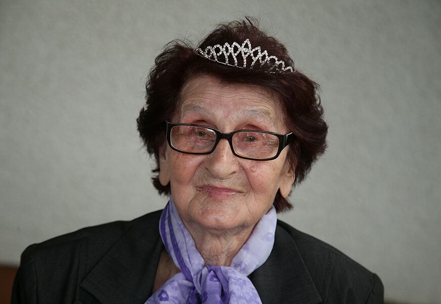 (FOTO) Baka Mara nije dočekala 104. rođendan: Umrla legendarna Prijedorčanka, kojoj je Dodik poklonio zlatnu ogrlicu
