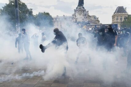PROTEST U PARIZU Suzavac na demonstrante protiv rasizma i policijskog nasilja (VIDEO)