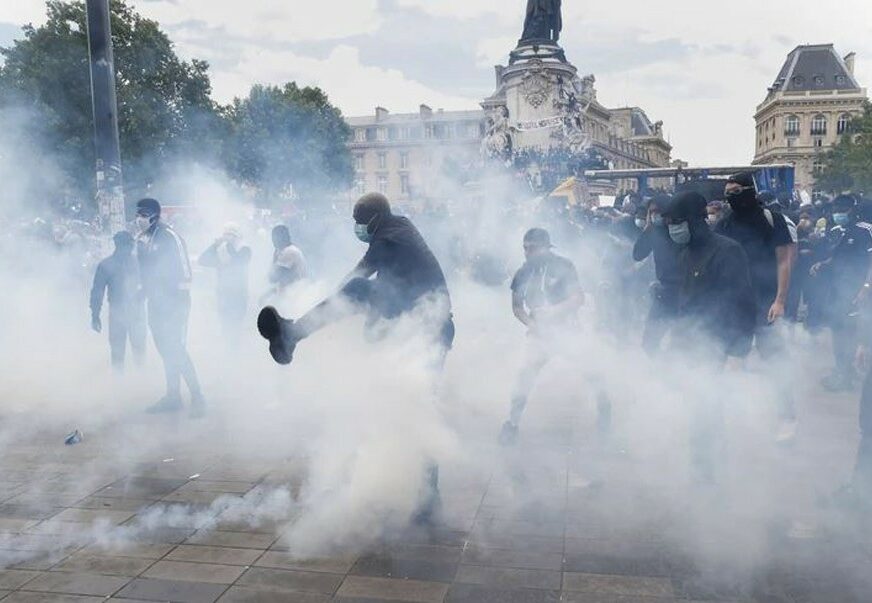 PROTEST U PARIZU Suzavac na demonstrante protiv rasizma i policijskog nasilja (VIDEO)