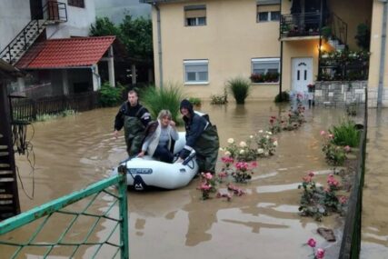 BUJICE NAPRAVILE HAOS Mještani ovog sela evakuisani USRED NOĆI, rijeke oštetile MOSTOVE