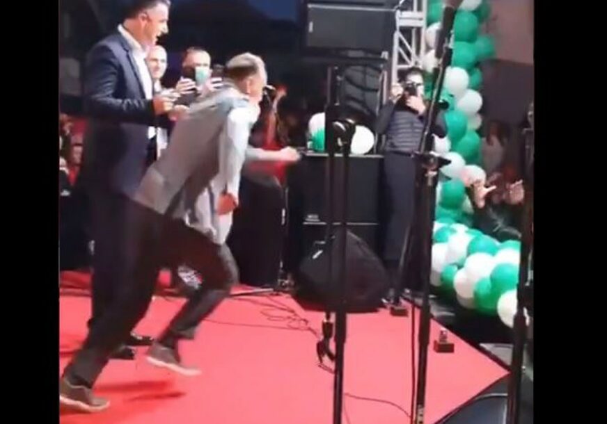 ŠOU! Rasim Ljajić, poput rok zvijezde, sa bine SKOČIO U PUBLIKU (VIDEO)