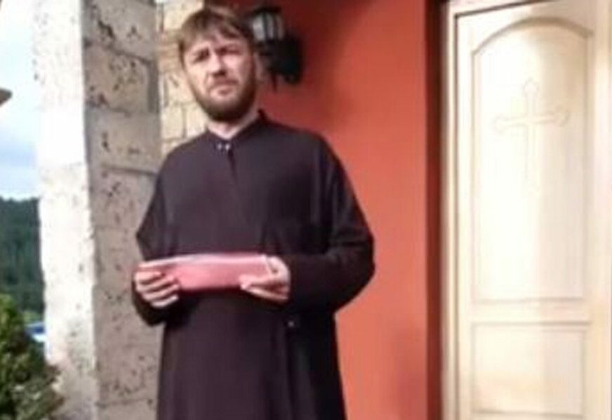 SVEŠTENIK JANJIĆ MORA DA NAPUSTI CRNU GORU Vlasti mu odredile jednogodišnju zabranu ulaska