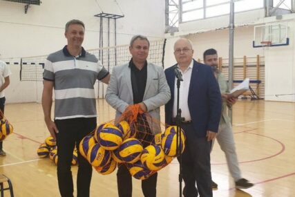 NASTAVLJENA PODRŠKA Odbojkaški savez Republike Srpske podijelio novi kontigent lopti
