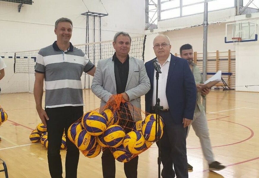 NASTAVLJENA PODRŠKA Odbojkaški savez Republike Srpske podijelio novi kontigent lopti
