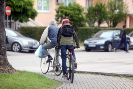 VOZAČI OPREZ Povećan broj motociklista i biciklista u saobraćaju