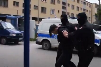 ZAPLIJENJENO 40 KILOGRAMA DROGE Privođenje dilera uhapšenih u akciji "Sutjeska" (VIDEO)