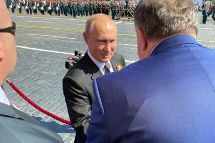 PRIJATELJSKI POZDRAV Dodik na Crvenom trgu u Moskvi dočekao Putina (FOTO)