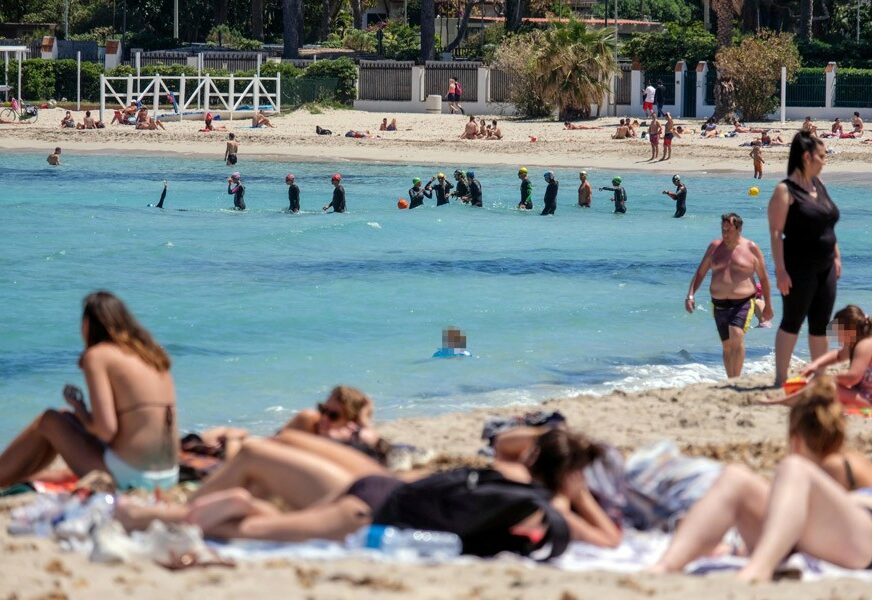 ONI NE STRAHUJU OD VIRUSA Plaže u Španiji PRENATRPANE, vlasti ih ZATVARAJU